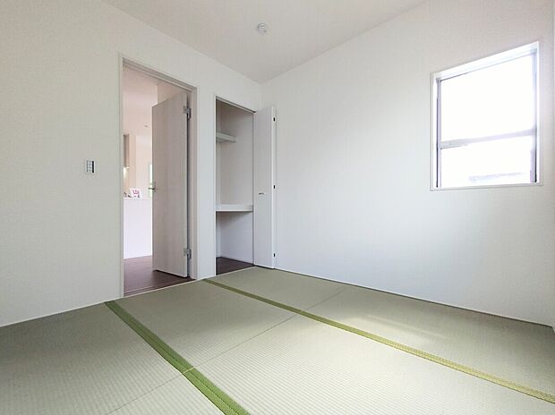 【和室】5号棟◆１日の疲れた体を癒せるシステムバス。窓もあるので湿気もこもりません。