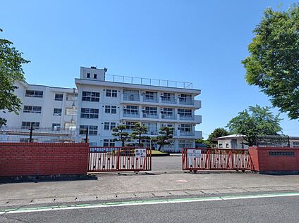 前橋市立新田小学校 1300ｍ(徒歩17分)