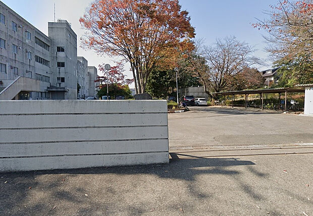 川越西中学校(約644m)