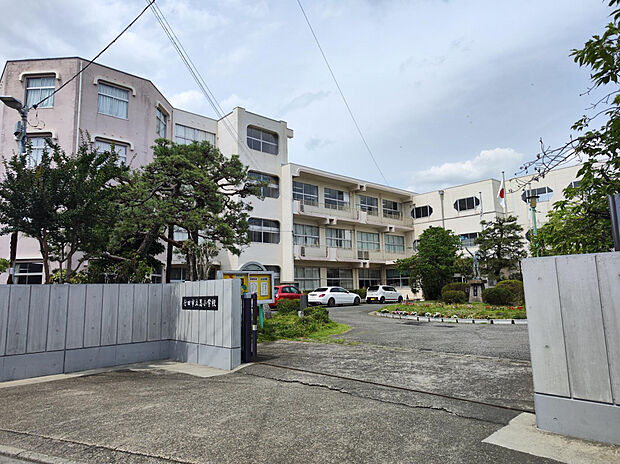 忍小学校（約1,167m）
