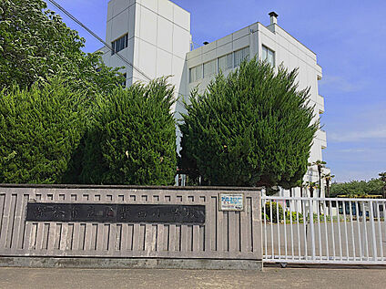 上柴西小学校 589m