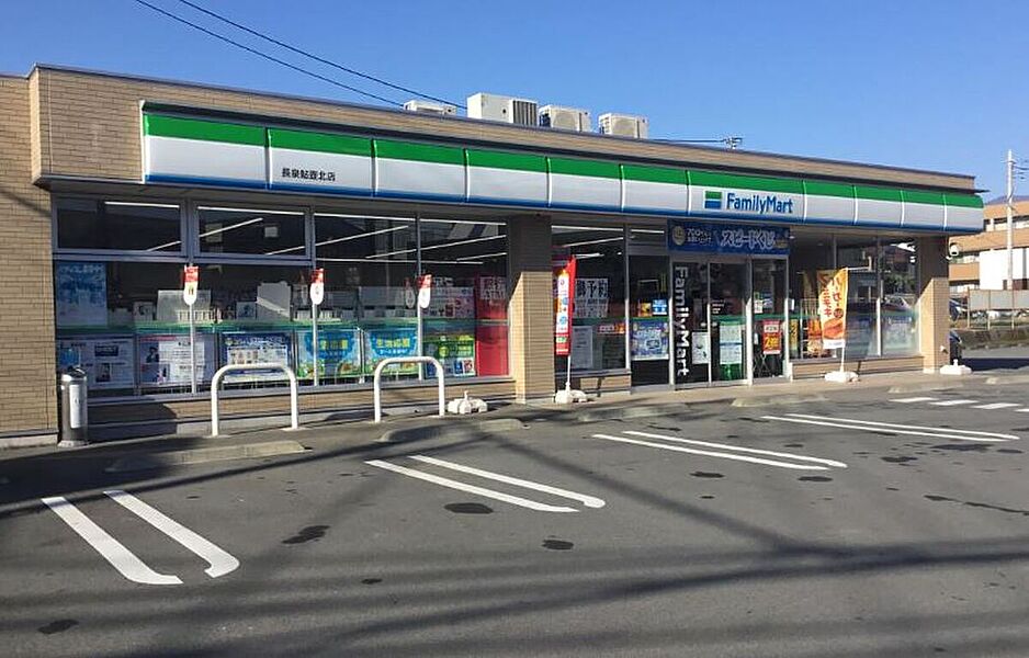 ファミリーマート長泉鮎壺北店　700ｍ（徒歩９分）