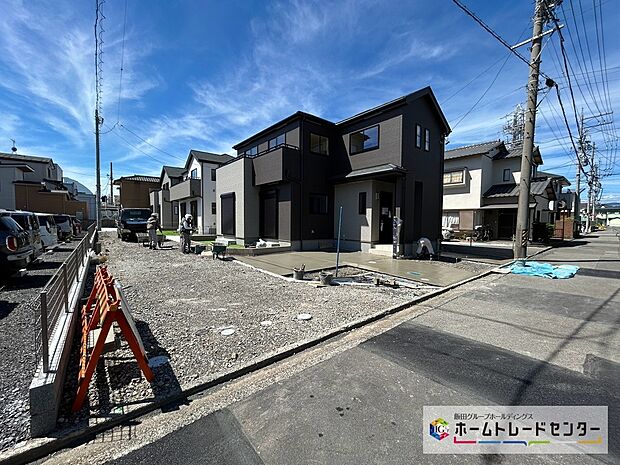 「駿河区登呂6丁目26番」全3棟
南東側共有道路が整備され日当たり良い立地です
9月下旬完成を予定しています