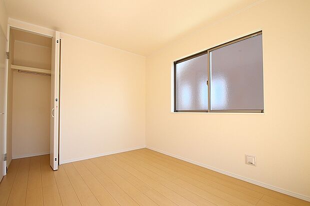 【☆Bed Room☆】各居室にはそれぞれ収納を完備。しっかりとした容量を確保しているので、お部屋は美しい空間を保てますね♪