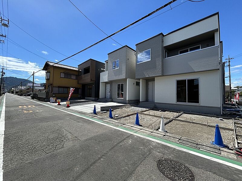 前道路を含む現地外観写真