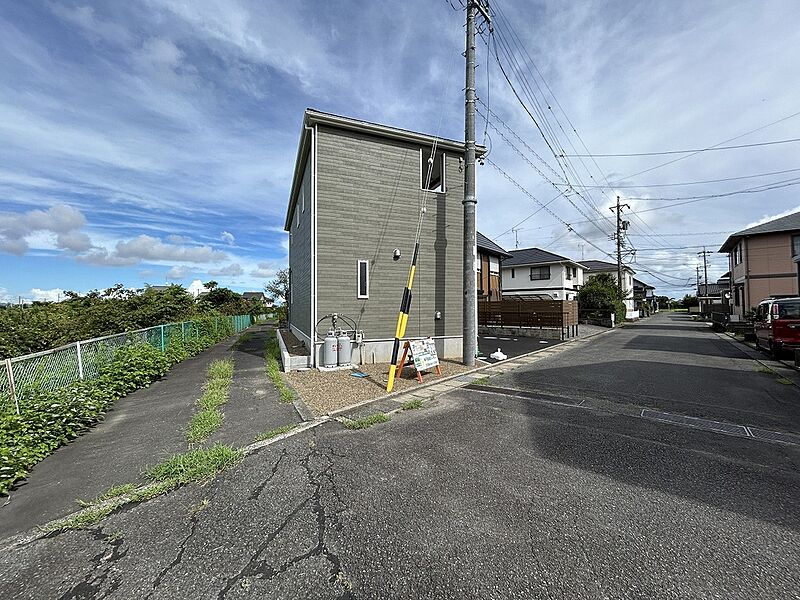 前道路を含む現地外観写真