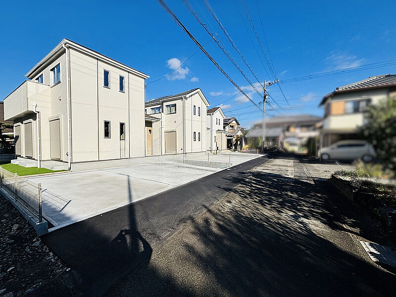 前道路を含む現地外観写真