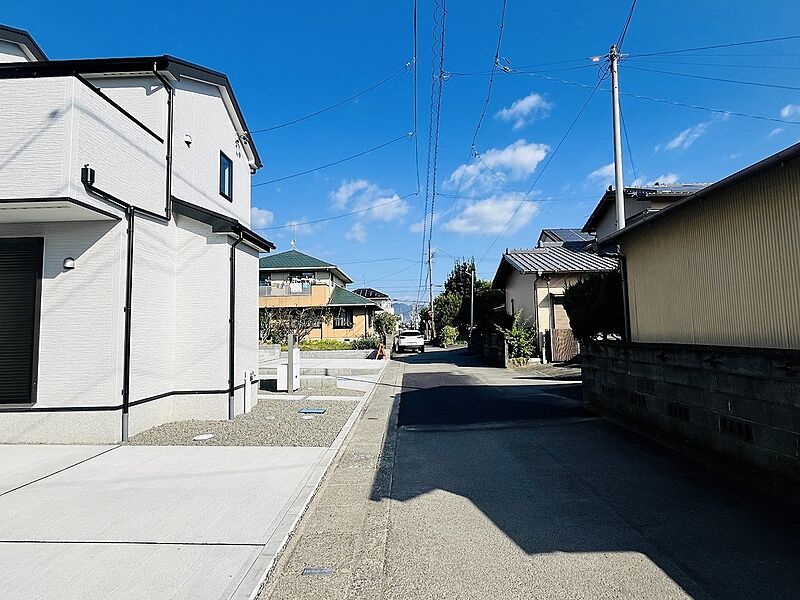 前道路を含む現地外観写真