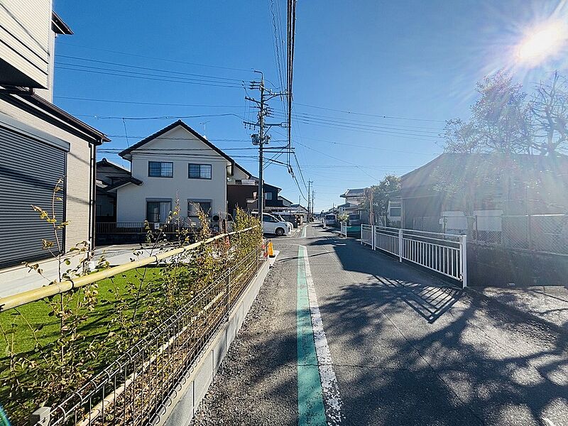 前道路を含む現地外観写真