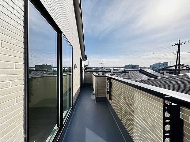 【☆Balcony☆】南向きバルコニーたっぷり日差しが入ります