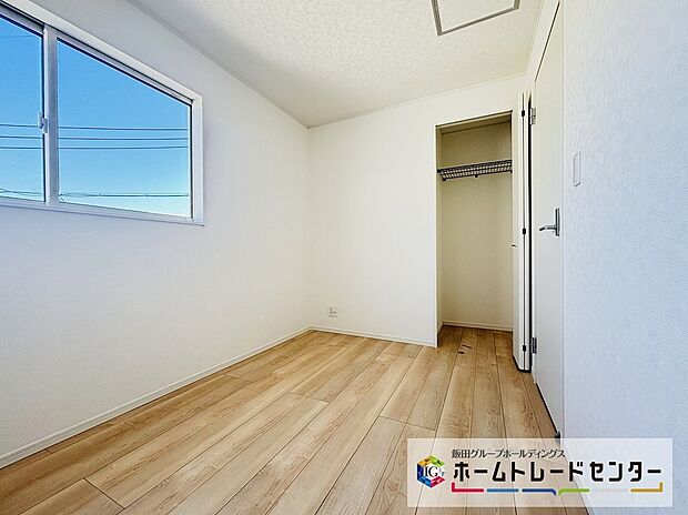 【☆Bed Room☆】～２階洋室～
全居室に収納を完備しておりますので、居室の全空間を有効活用出来ます。自分好みのお部屋で、ゆったりお寛ぎ頂けます。