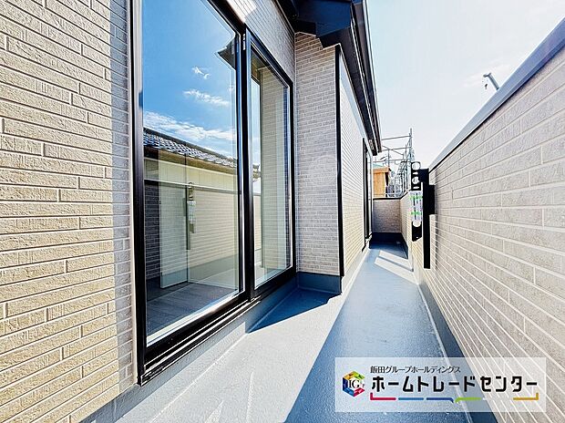 【☆Balcony☆】E号棟 南向きバルコニーは2洋室から出入りができます