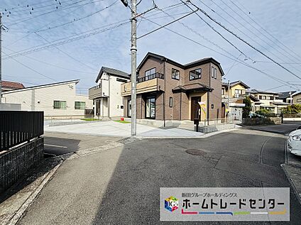 前道路を含む現地外観写真