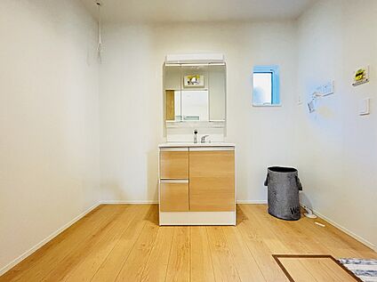 【設備】三面鏡のシャンプードレッサー