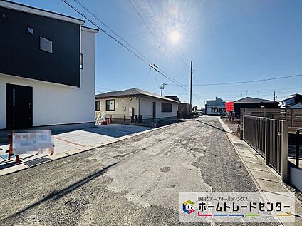 前道路を含む現地外観写真