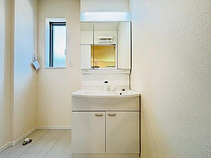 【設備】三面鏡のシャンプードレッサー
