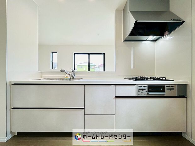 【☆kitchen☆】～キッチン～
システムキッチンは収納力と使い勝手を追求したスライド引き出しです。スムーズな開閉でストレスなくお料理を楽しめます♪