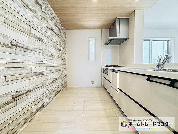 【☆kitchen☆】１号棟～キッチン～
人気の対面式キッチン。お食事の準備をしながらでもご家族とのコミュニケーションを楽しめます♪ぜひご見学の際にはキッチンに立ち、生活をイメージしてください。