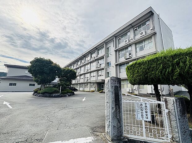 富士宮第四中学校（約2,300m）