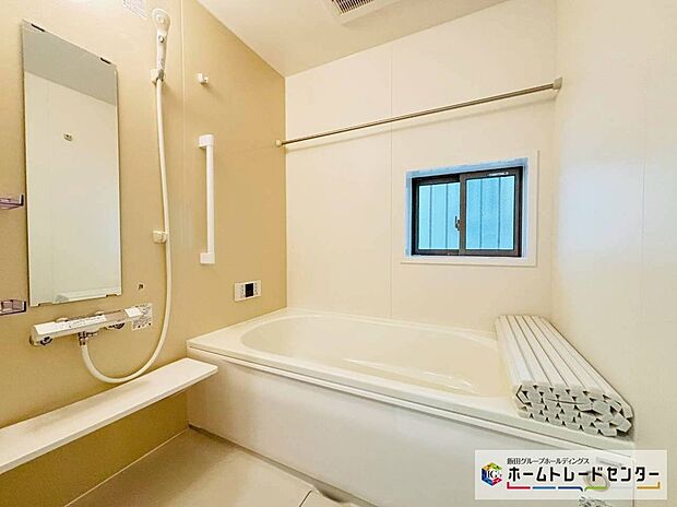 【☆BathRoom☆】A号棟～浴室～
ユニットバスは浴室乾燥機能も付き雨の日の洗濯物も乾かせます。ゆったりと足を伸ばして一日の疲れも落とせます♪