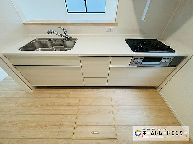 【☆kitchen☆】~キッチン~
システムキッチンは収納力と使い勝手を追求したスライド引き出しです。スムーズな開閉でストレスなくお料理を楽しめます♪