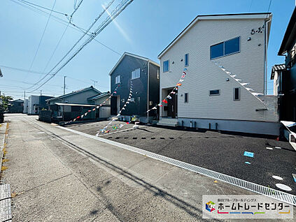 前道路を含む現地外観写真