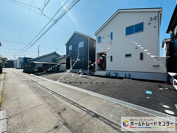 【前道路を含む現地外観写真】北側4m幅の道路が通ります
