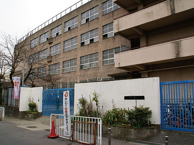 岩田西小学校（約400m）