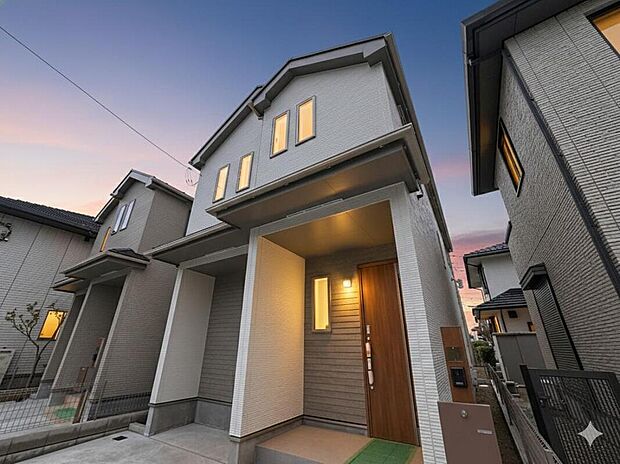 【～2階建て4SLDK～】
生活を彩る設備、豊富な収納、楽々の家事動線が揃う邸宅！快適な住まいで《ワンランク上》の生活が送れます♪