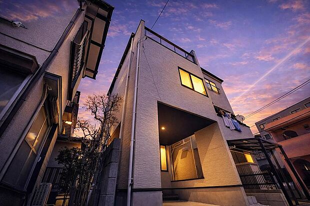 【～3階建て2SLDK～】
生活を彩る設備、豊富な収納、楽々の家事動線が揃う邸宅！快適な住まいで《ワンランク上》の生活が送れます♪