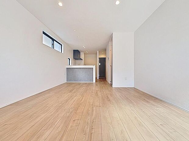 【寛ぎの空間リビング】
毎日過ごす場所だからこそ、飽きのこないデザインが大事。本当に欲しい【寛げる空間】を実感して頂けます。