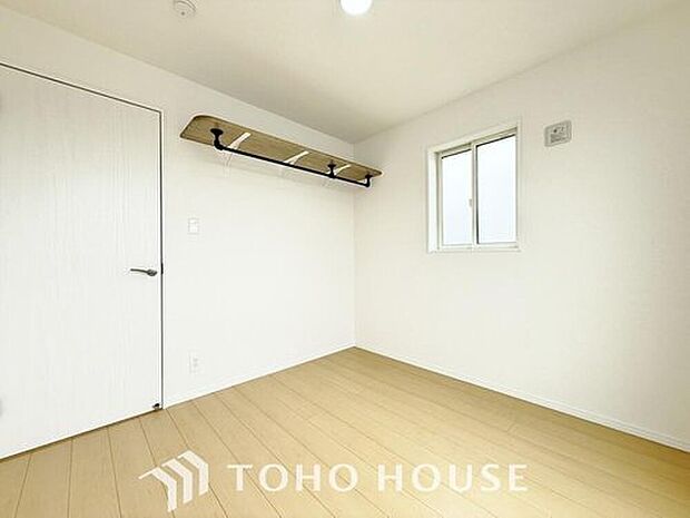 【フレキシブルに使えます】
書斎としても、趣味やくつろぎのスペースとしてお使いいただけます。家族と一緒に楽しい時間を過ごす中にも、一人でくつろげる時間と場所は特別なものになります。