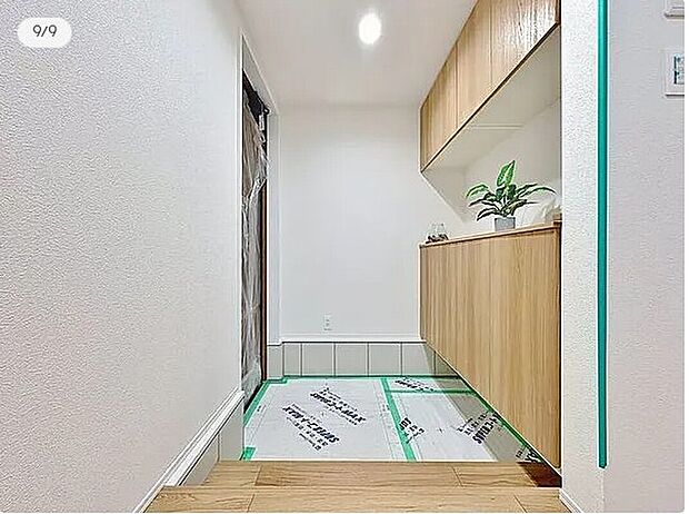 「自分ライクな玄関をお造り下さい」玄関スペースには、季節の飾り付けやお花、写真などが飾れて、自分好みにアレンジできます。