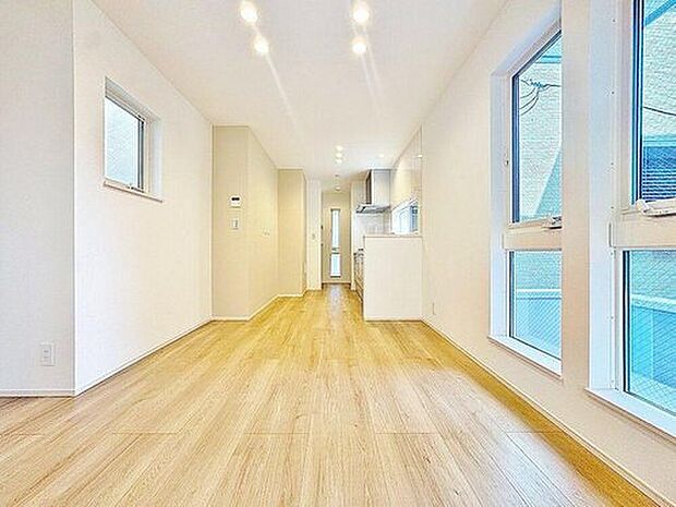 「開放感に満たされる・家族の和み空間」大切なご家族が集まるリビング。家族だんらんの時間が自然と増えそうなこだわりの空間です。
