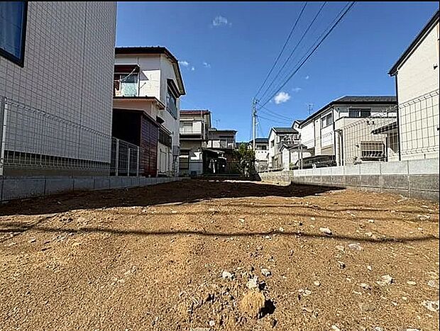 「~2階建て1SLDK~」880m、スーパー小学校800m、公園1734m。歩いて行ける距離にお買い物施設や教育施設が揃う街並み♪子育てにも住みやすい、便利な住環境です!