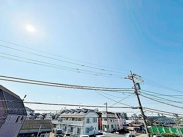 「眺望」穏やかな街並みを一望しながら、爽やかな風と柔らかく降り注ぐ陽光を感じて頂けます。