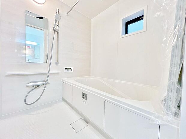 【浴室】癒しの空間バスルームです。天気に左右されずに洗濯物を乾かせる、浴室乾燥機＆オートバス機能付きです。