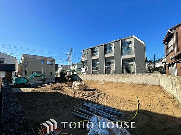 【現地外観写真】物件の陽当りや通風・仕様設備やお部屋の大きさの比較、近隣・周辺環境や街並みなど、資料には掲載していない情報が現地にはたくさんあります。 是非一度、現地をご確認ください。