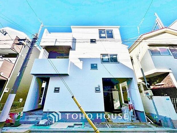 【現地外観写真】物件の陽当りや通風・仕様設備やお部屋の大きさの比較、近隣・周辺環境や街並みなど、資料には掲載していない情報が現地にはたくさんあります。 是非一度、現地をご確認ください。