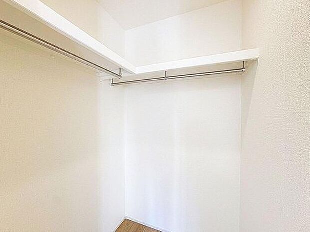 【収納】たっぷりと荷物が入るよう、ウォークインクローゼットを完備いたしました。