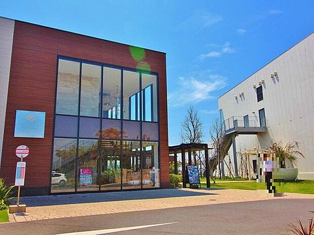 THE SURF OCEAN TERRACE（約365m）