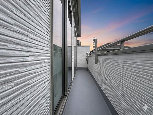 【バルコニー】大きな空に囲まれた気持ちのいい住まい♪バルコニーを覗くだけで圧倒的な開放感に包まれます！