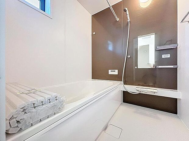 【浴室】癒しの空間バスルームです。天気に左右されずに洗濯物を乾かせる、浴室乾燥機＆オートバス機能付きです。