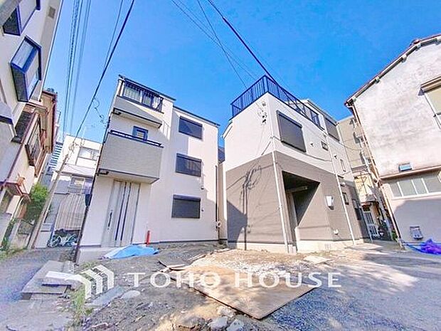 【現地外観写真】【建物面積95平米の3LDK♪】
我が家という安心感を感じさせる印象のマイホーム。流行りに左右されないベーシックなカラーリングは、永住にふさわしい佇まいです。