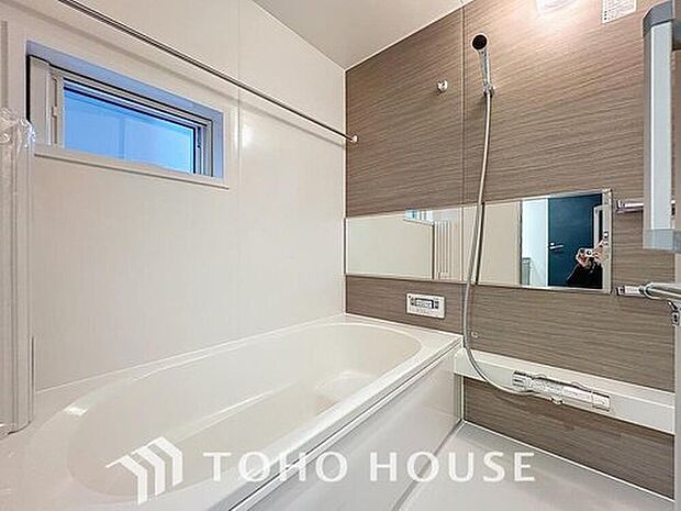 【浴室】癒しの空間バスルームです。天気に左右されずに洗濯物を乾かせる、浴室乾燥機＆オートバス機能付きです。