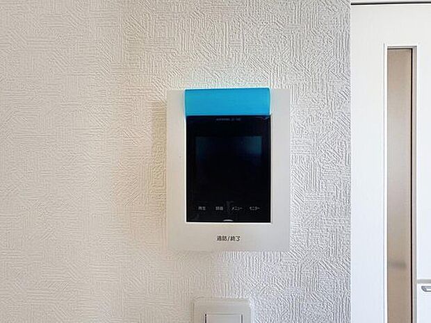 【モニター付きインターホン】「見える安心」をカタチにしました。誰が来てもわかる様にモニター付きインターホンを設置。快適と安らぎを合わせた優しい設計。