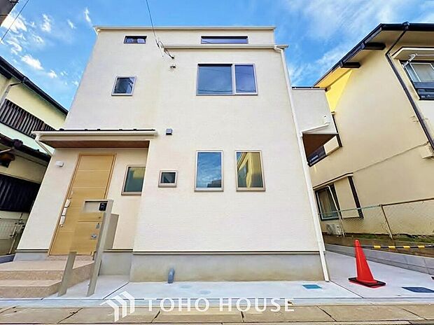 【現地外観写真】【～2階建て2LDK+S～】
生活を彩る設備、豊富な収納、楽々の家事動線が揃う邸宅！快適な住まいで《ワンランク上》の生活が送れます♪