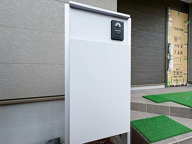 【宅配ＢＯＸ】宅配ＢＯＸ標準装備。夫婦共働きで家にいる時間が短い、ネット注文が多く受け取りの時間を気にしたくない・・・何かと便利にお使いいただけます！