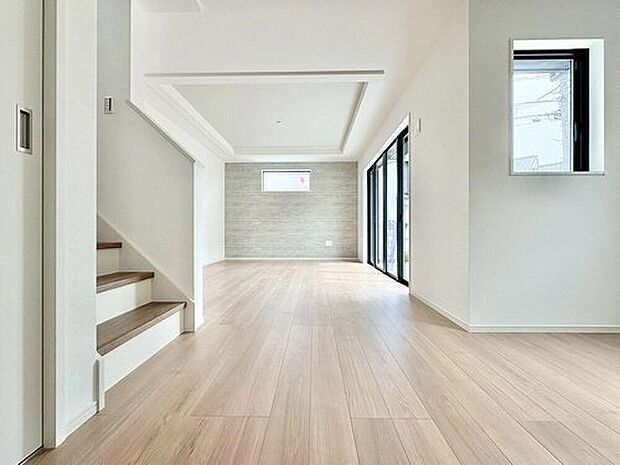 【18.9帖！ゆとりのLDK♪♪】広々約18帖のLDK。家族団らんの場やソファーでゆっくりとくつろぐスペースにオススメです♪