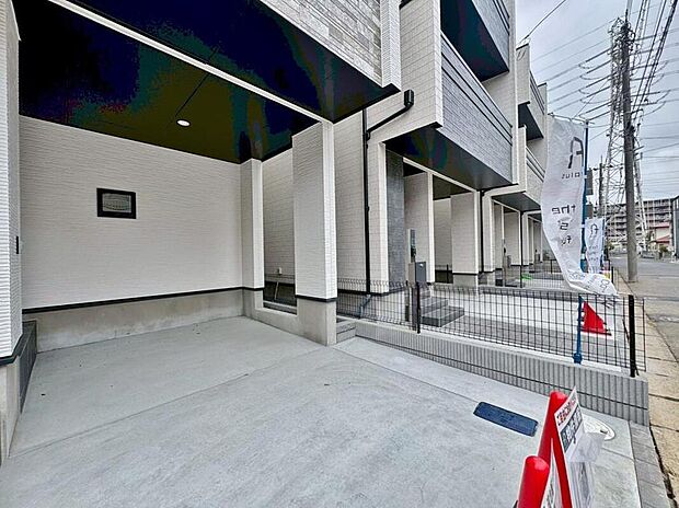 【駐車場】ファミリーカーの需要が多い中、駐車場も広めに確保いたしました。